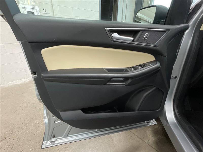 2020 Ford Edge SE