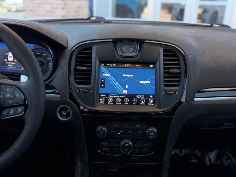 2022 Chrysler 300 S V8
