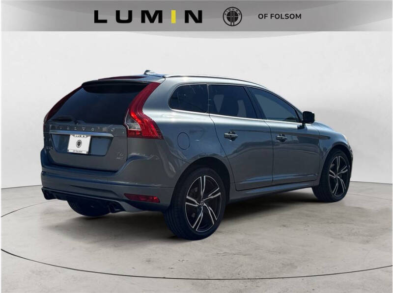 2017 Volvo XC60 T6 R-Design