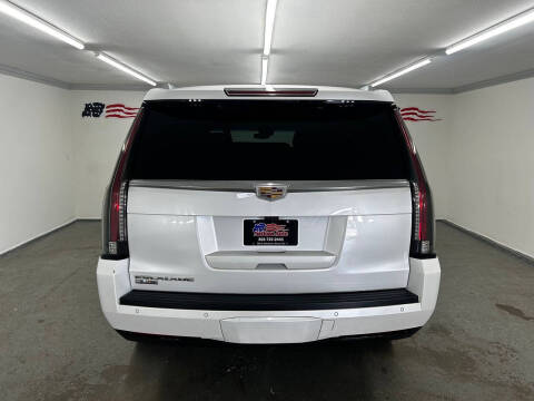 2017 Cadillac Escalade Luxury