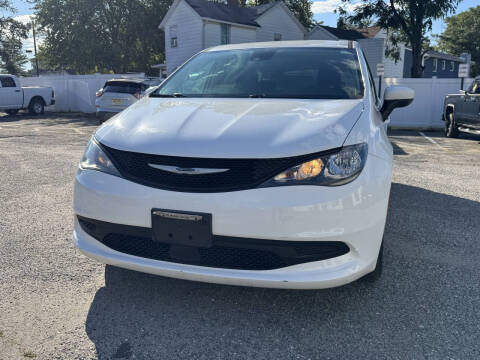 2022 Chrysler Voyager LX