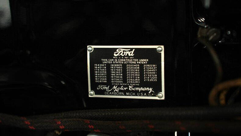 1948 Ford Super Deluxe