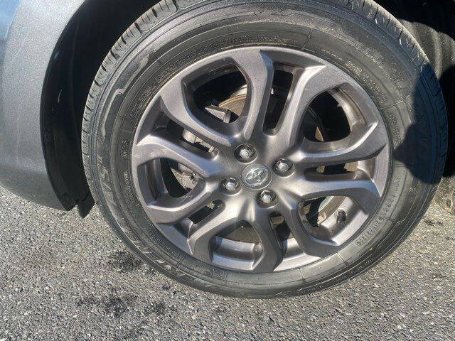 2019 Toyota Yaris LE