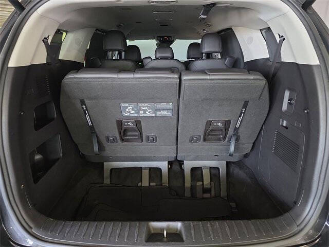 2024 Kia Carnival EX