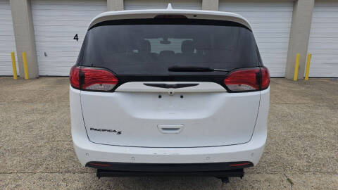 2018 Chrysler Pacifica Touring Plus