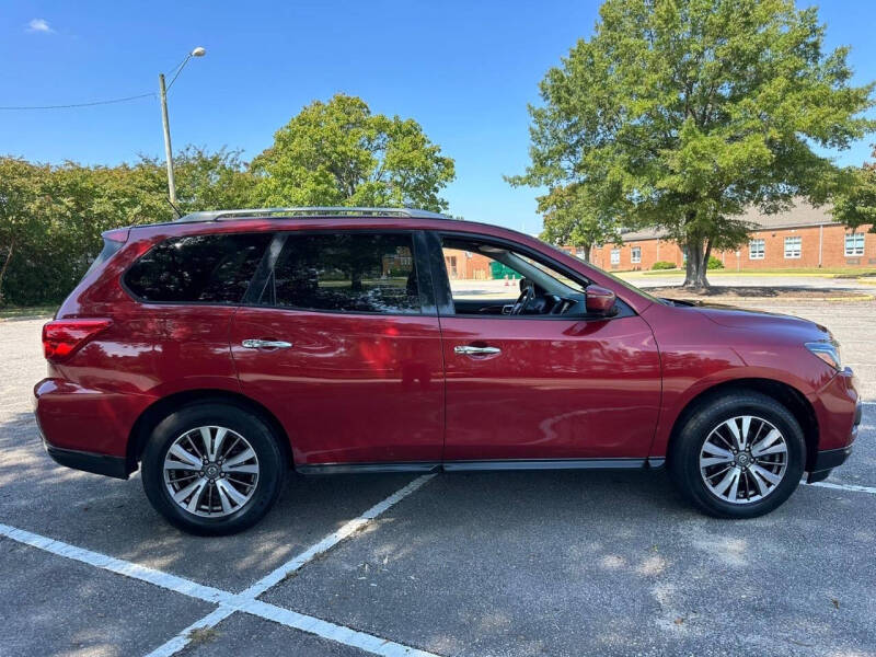 2017 Nissan Pathfinder SV