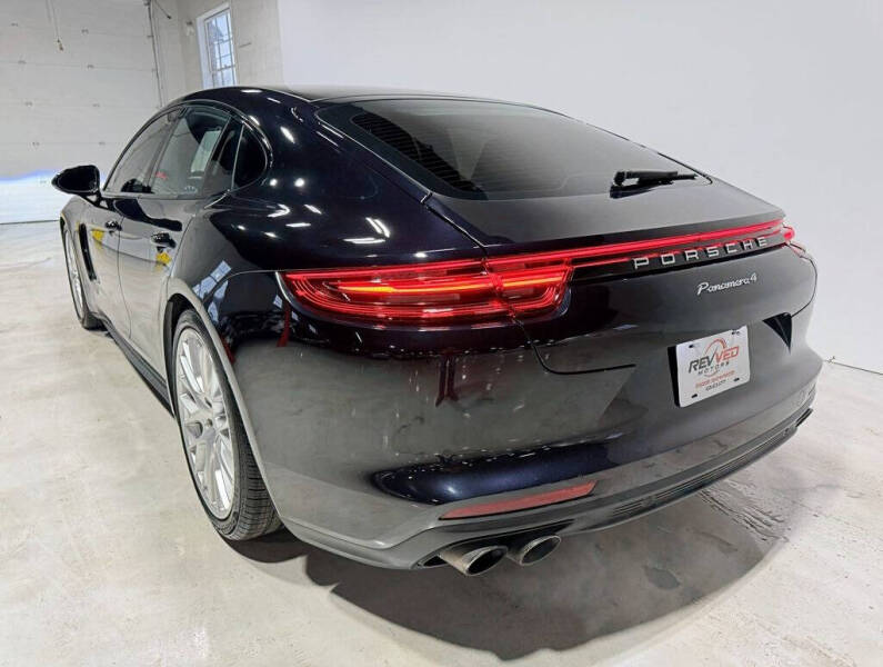 2018 Porsche Panamera 4