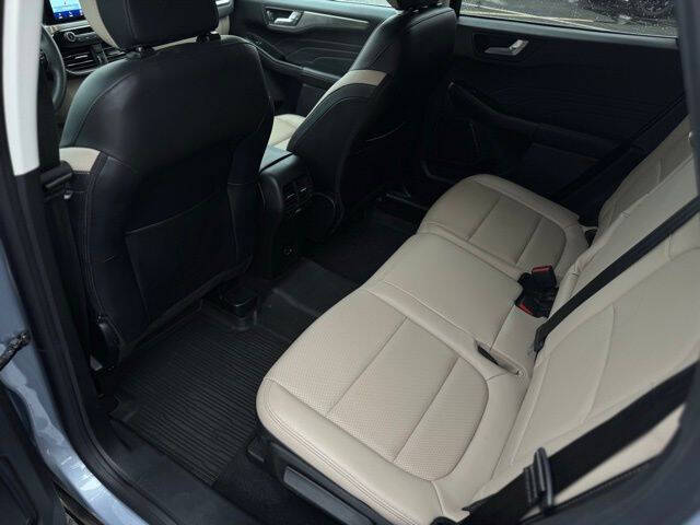 2022 Ford Escape Titanium