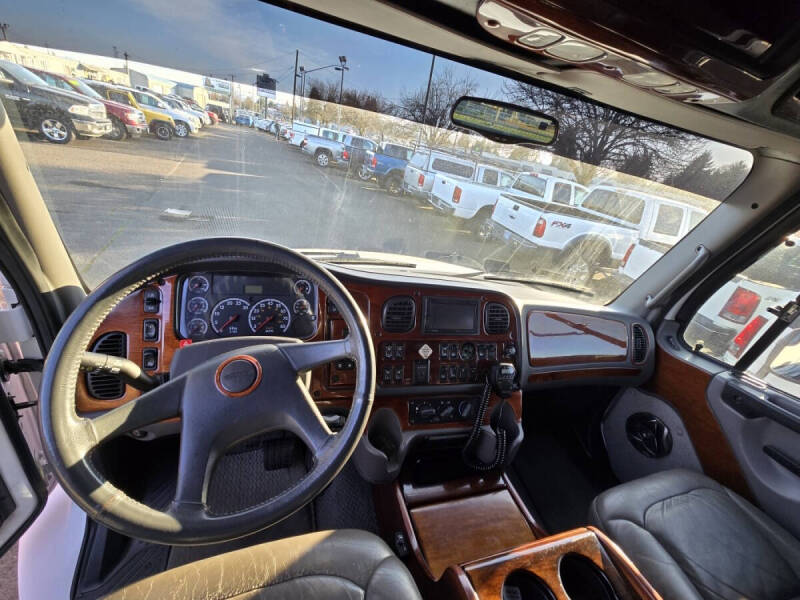 2005 Freightliner M2 106