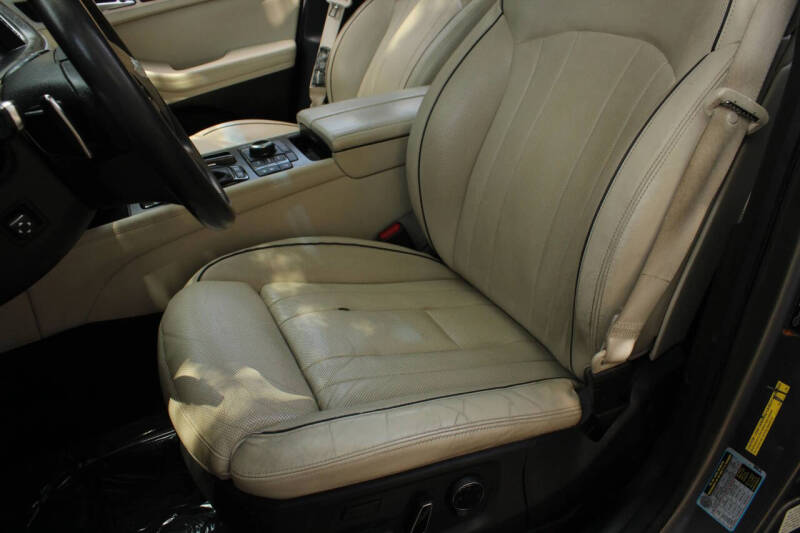 2016 Hyundai Genesis