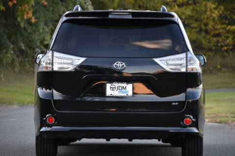 2017 Toyota Sienna SE 8-Passenger