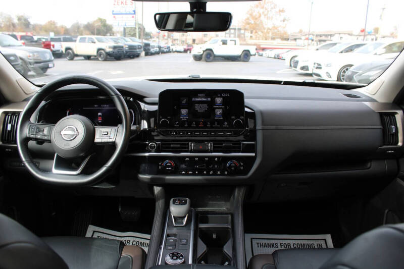 2023 Nissan Pathfinder Platinum