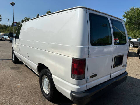 2003 Ford E-Series E-150 Base