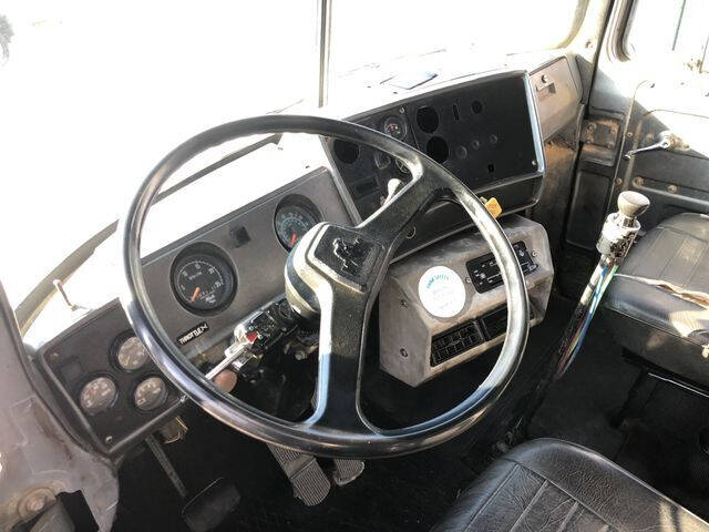 1988 Mack RD690SX