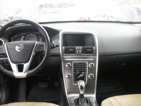 2016 Volvo XC60 T5 Drive-E Premier