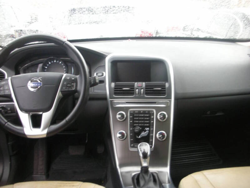 2016 Volvo XC60 T5 Drive-E Premier