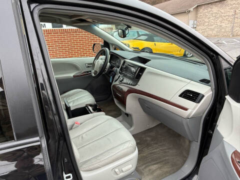 2014 Toyota Sienna XLE 8-Passenger