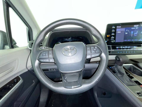 2023 Toyota Sienna LE 8-Passenger