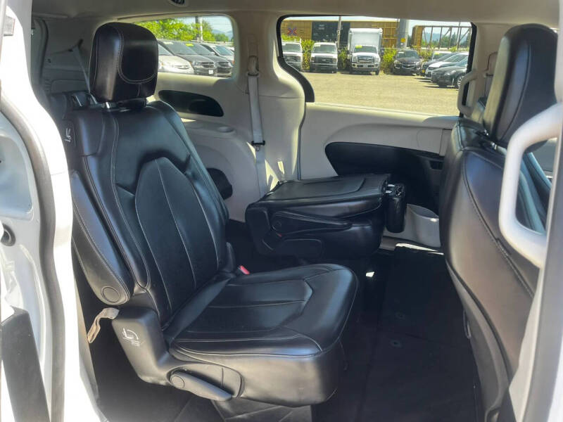 2020 Chrysler Voyager LXi