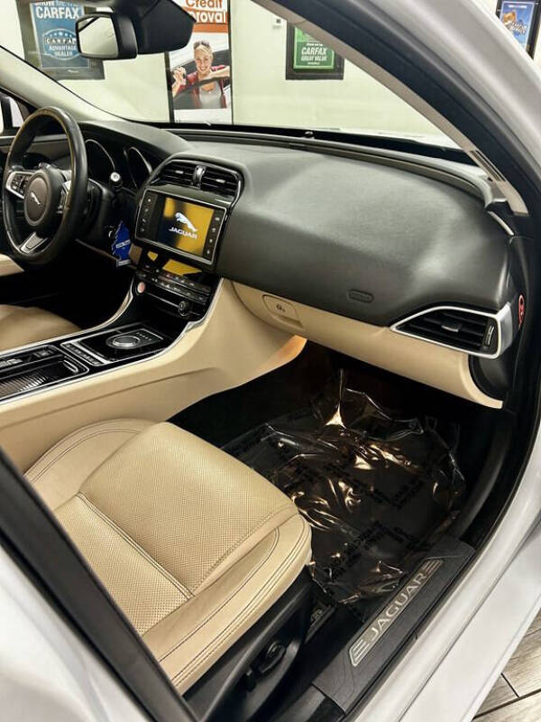 2018 Jaguar XE 25t Prestige