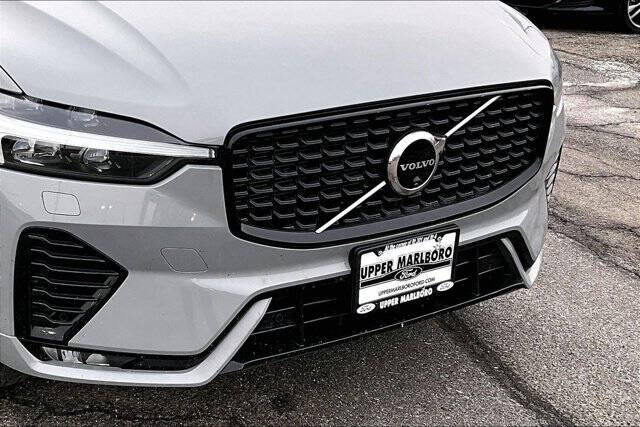 2025 Volvo XC60 B5 Plus Dark Theme