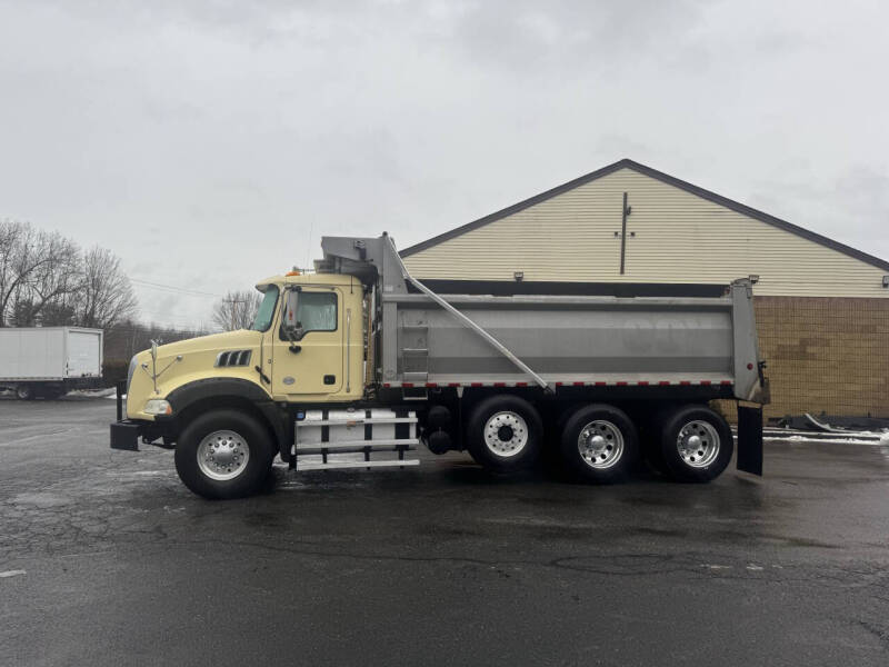 2017 Mack gu 813