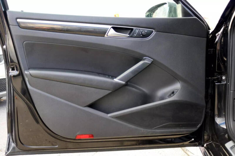 2019 Volkswagen Passat SE R-Line