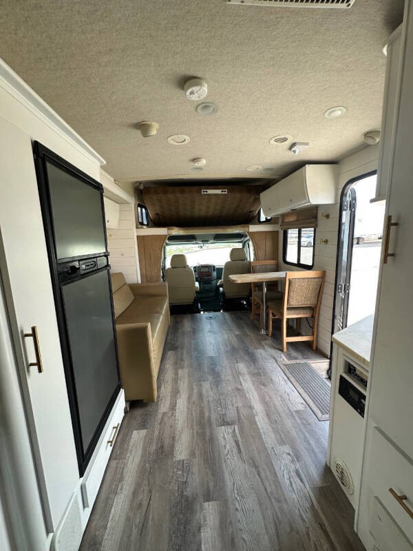 2010 Itasca NAVION 24A