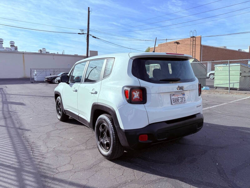 2017 Jeep Renegade Sport photo 8