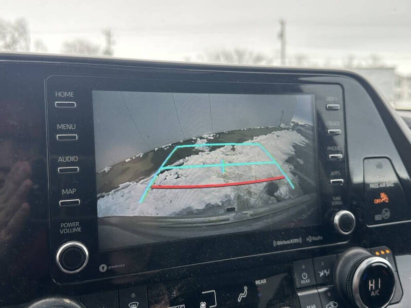 2022 Toyota Highlander Hybrid XLE