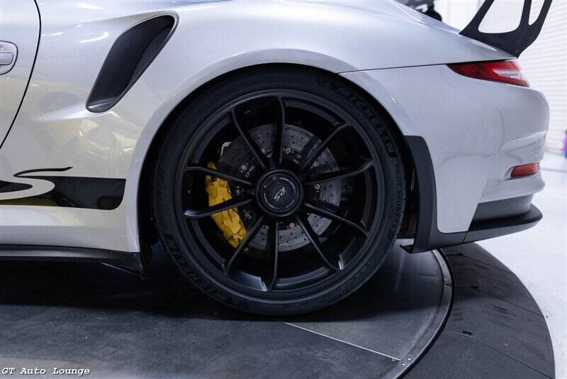 2016 Porsche 911 38