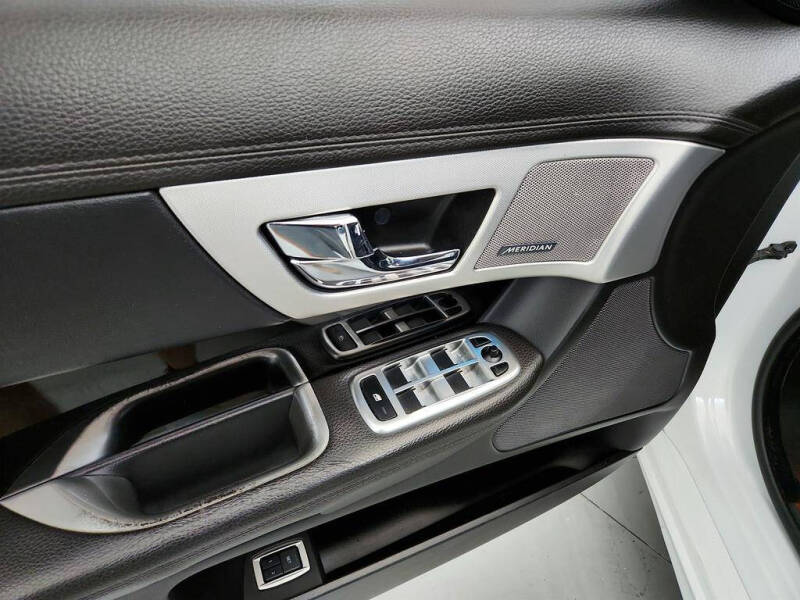 2015 Jaguar XF 3.0 Sport