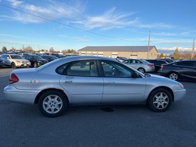 2006 Ford Taurus SE