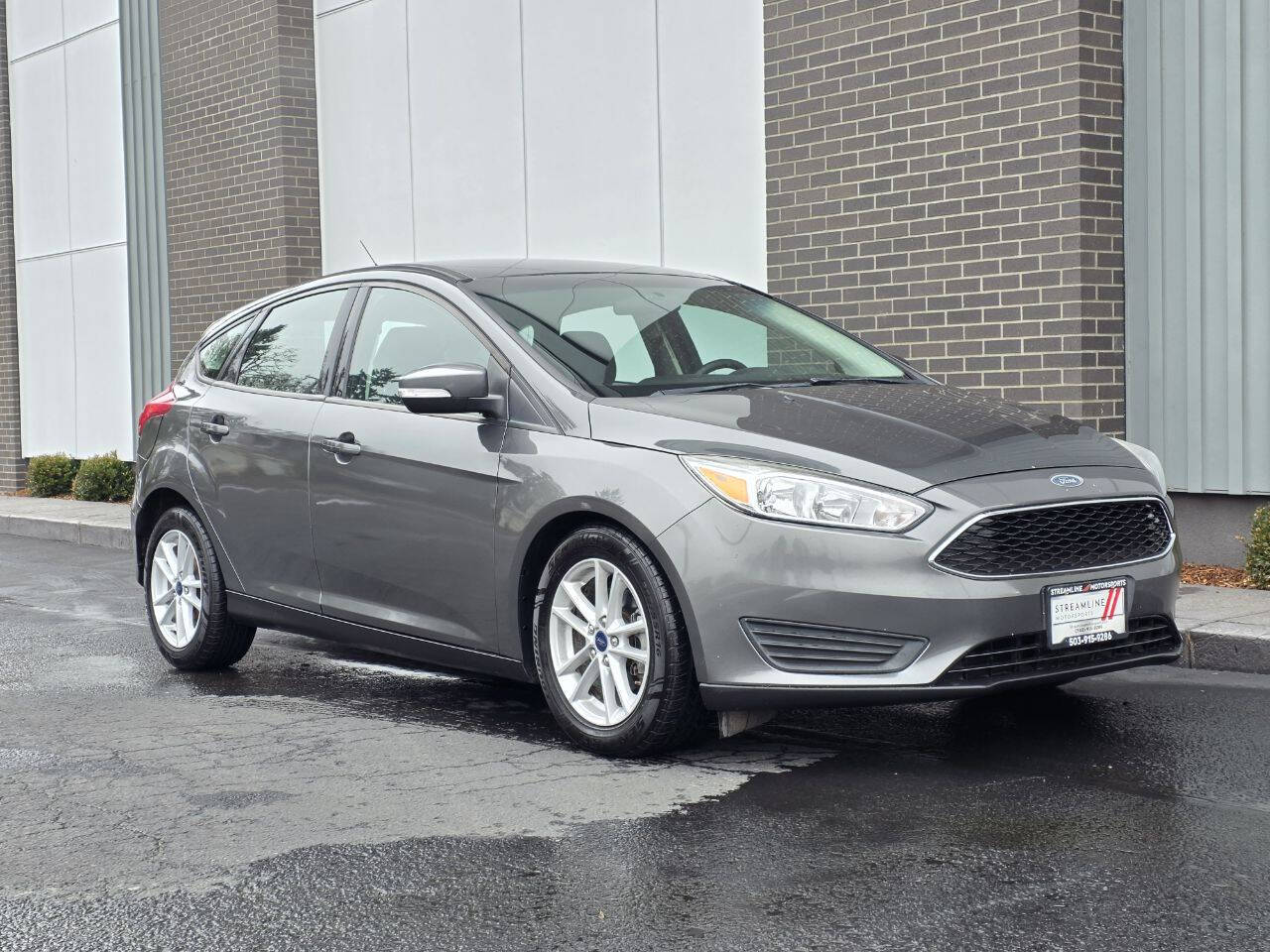 Ford Focus SE Hatchback