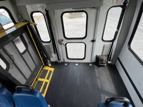 2014 Chevrolet Express C-4500 Shuttle Bus