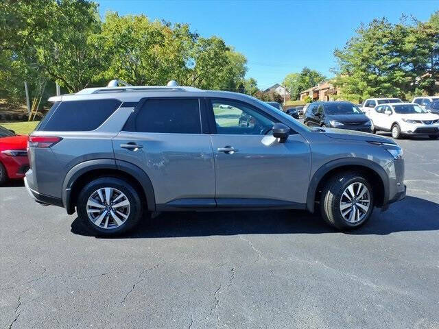 2022 Nissan Pathfinder SL