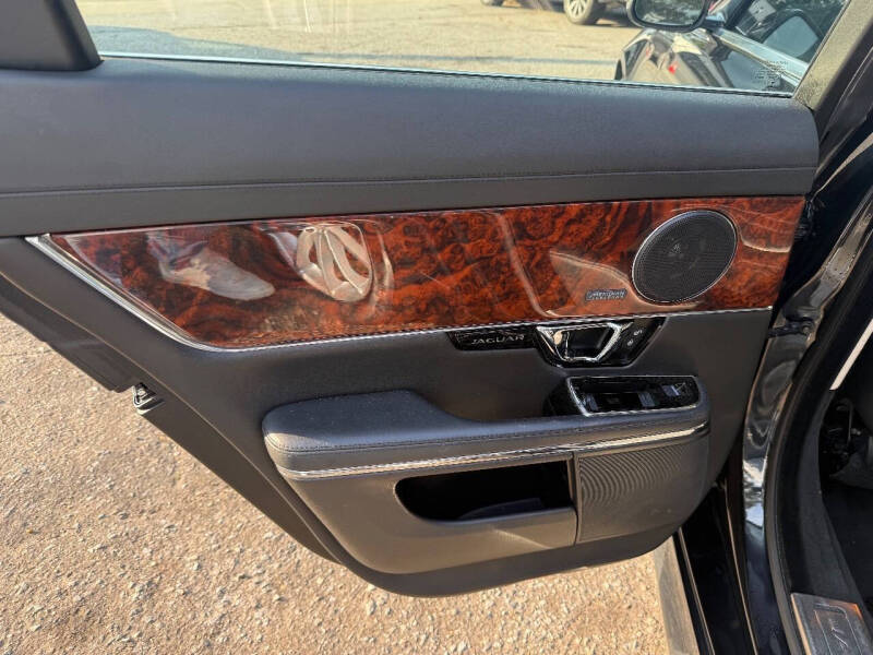 2016 Jaguar XJ R-Sport