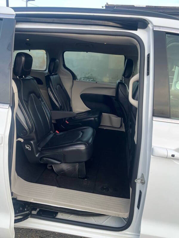 2022 Chrysler Pacifica Touring L