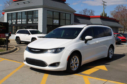 2017 Chrysler Pacifica Touring-L