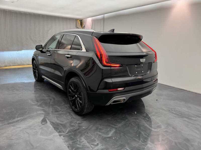 2022 Cadillac XT4 Premium Luxury