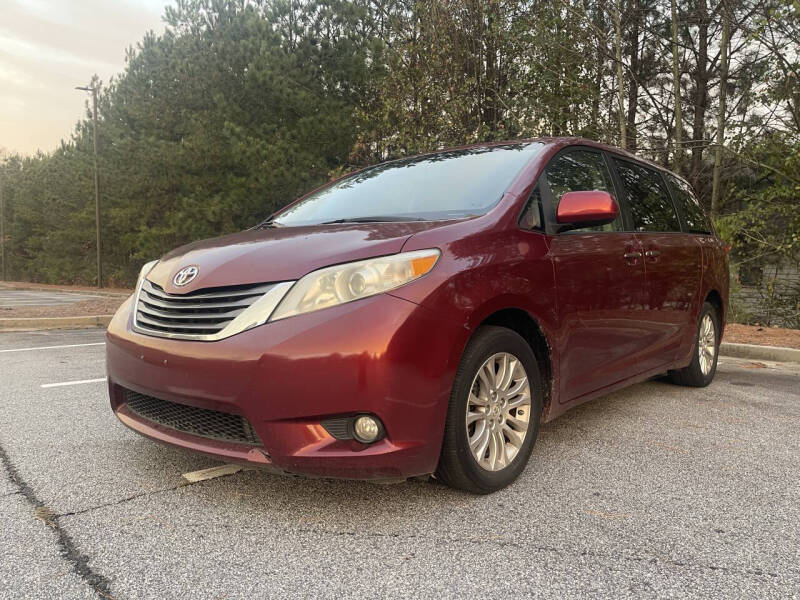 2011 Toyota Sienna XLE's photo