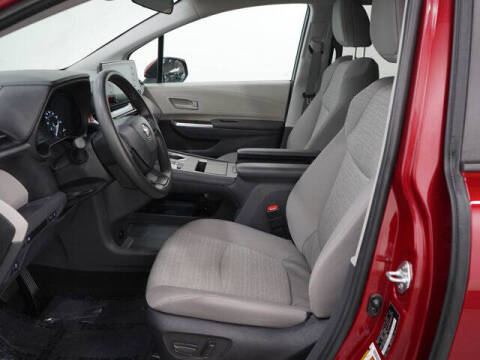 2024 Toyota Sienna LE 8-Passenger
