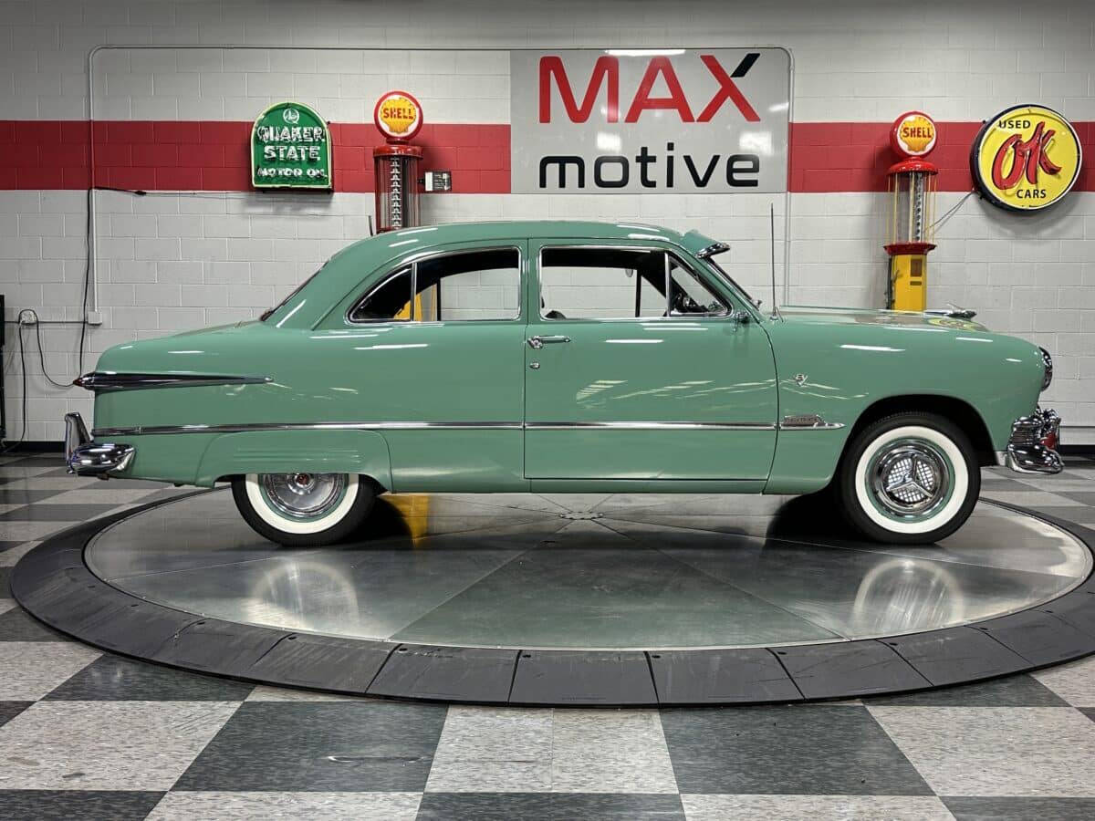1951 Ford Custom 8