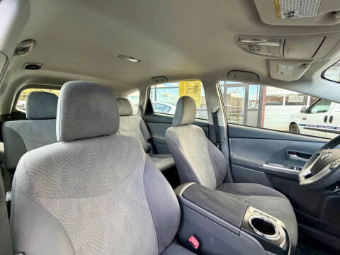 2012 Toyota Prius v Five