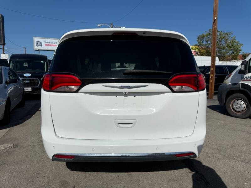 2020 Chrysler Pacifica Touring L