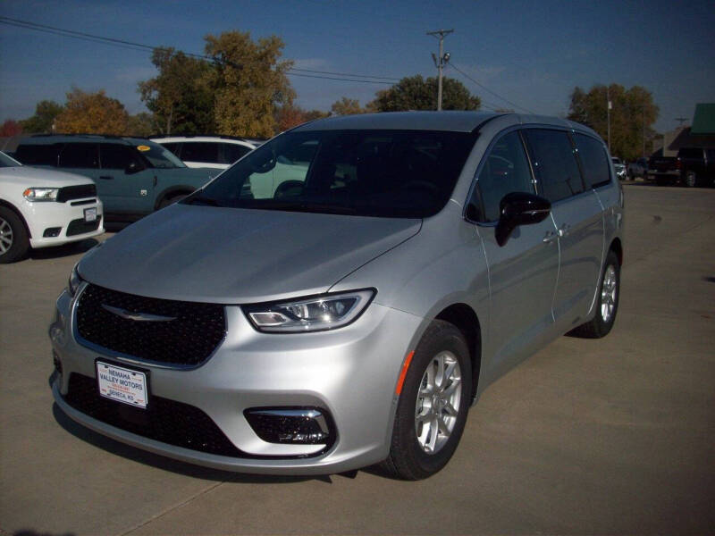 2026 Chrysler Pacifica Select's photo