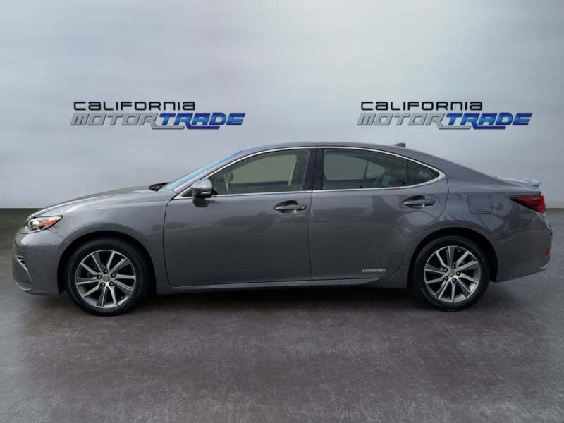 2016 Lexus ES 300h