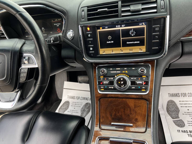 2017 Lincoln Continental Premiere