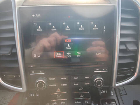 2017 Porsche Cayenne Platinum Edition