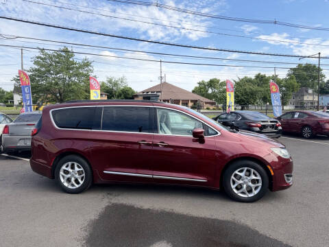 2017 Chrysler Pacifica Touring-L